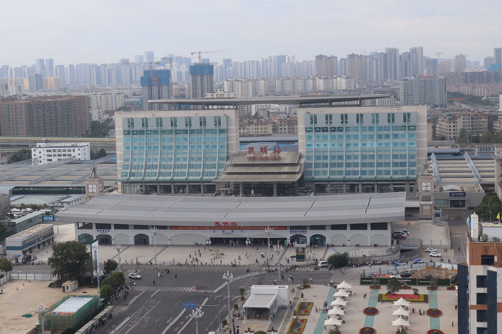 Elevated view of the north facade and forecourt of Kunming railway station